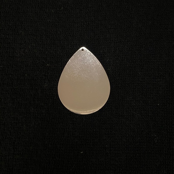Thin metal Asian inspired tear drop shape charm - Picture 2 of 3